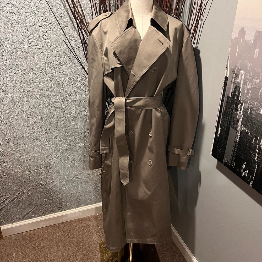 VINTAGE 1980’S OLEG CASSINI TAN TRENCH COAT SIZE 42